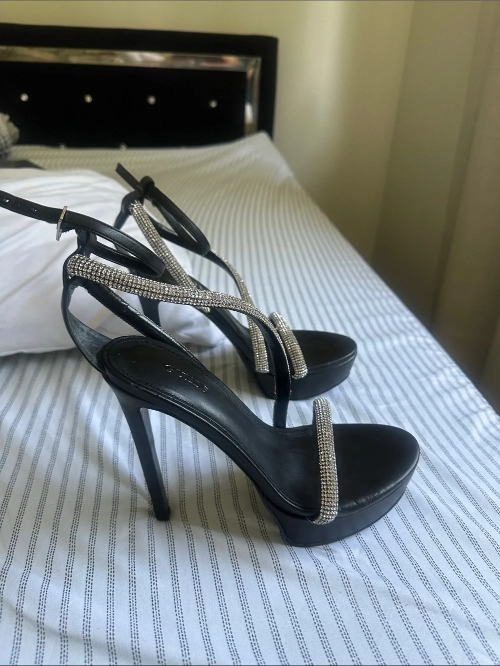 Guess strappy heeled